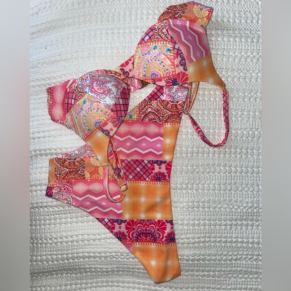 Kulanikinis x Hannah Meloche Collection - Picture 2 of 2